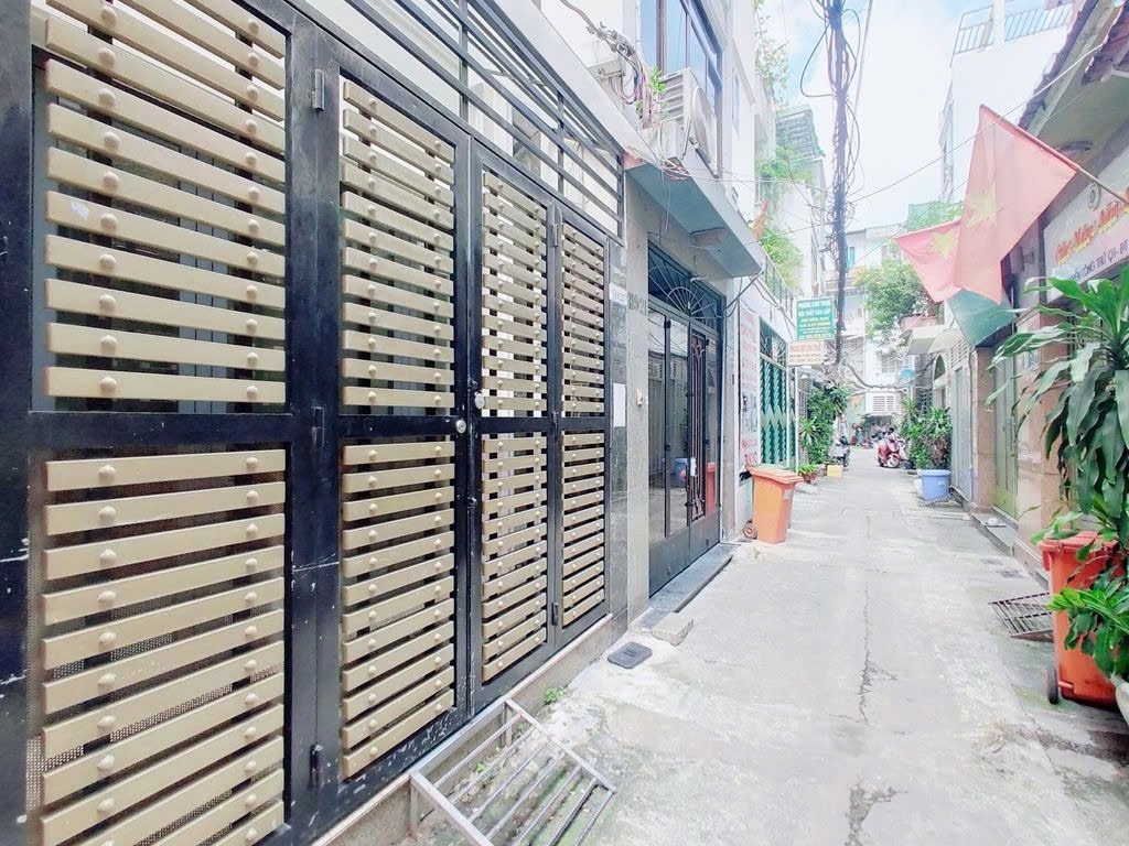 Phòng trọ PTC House Nguyễn Công Trứ - Quận 1 - Toàn cảnh tòa nhà (*)