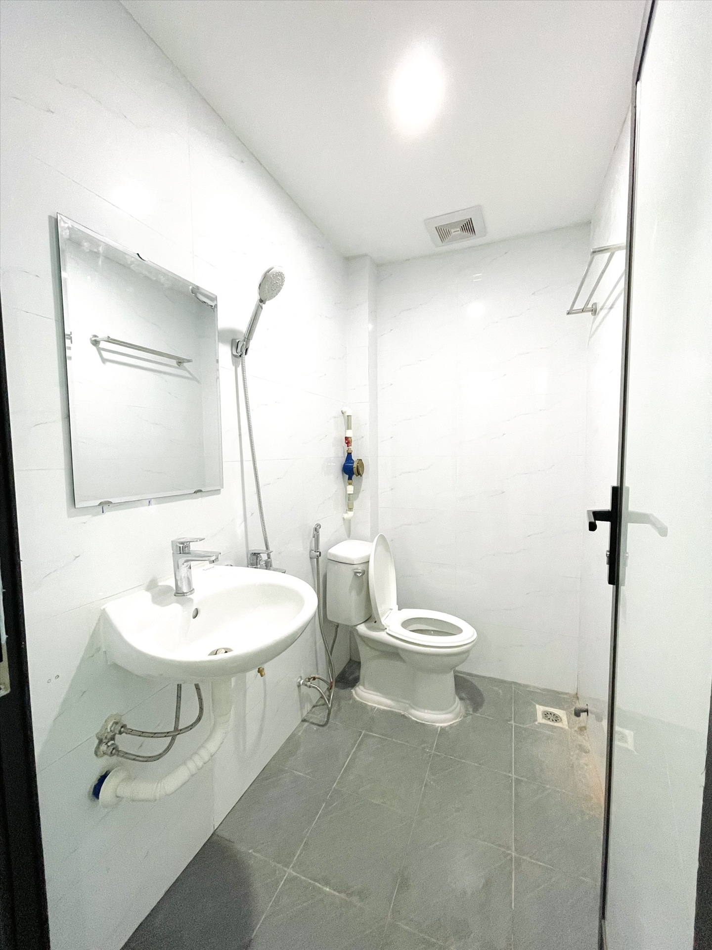 Phòng trọ Studio 20m2 tại TT House 1 Chùa Láng - Đống Đa - Phòng tắm