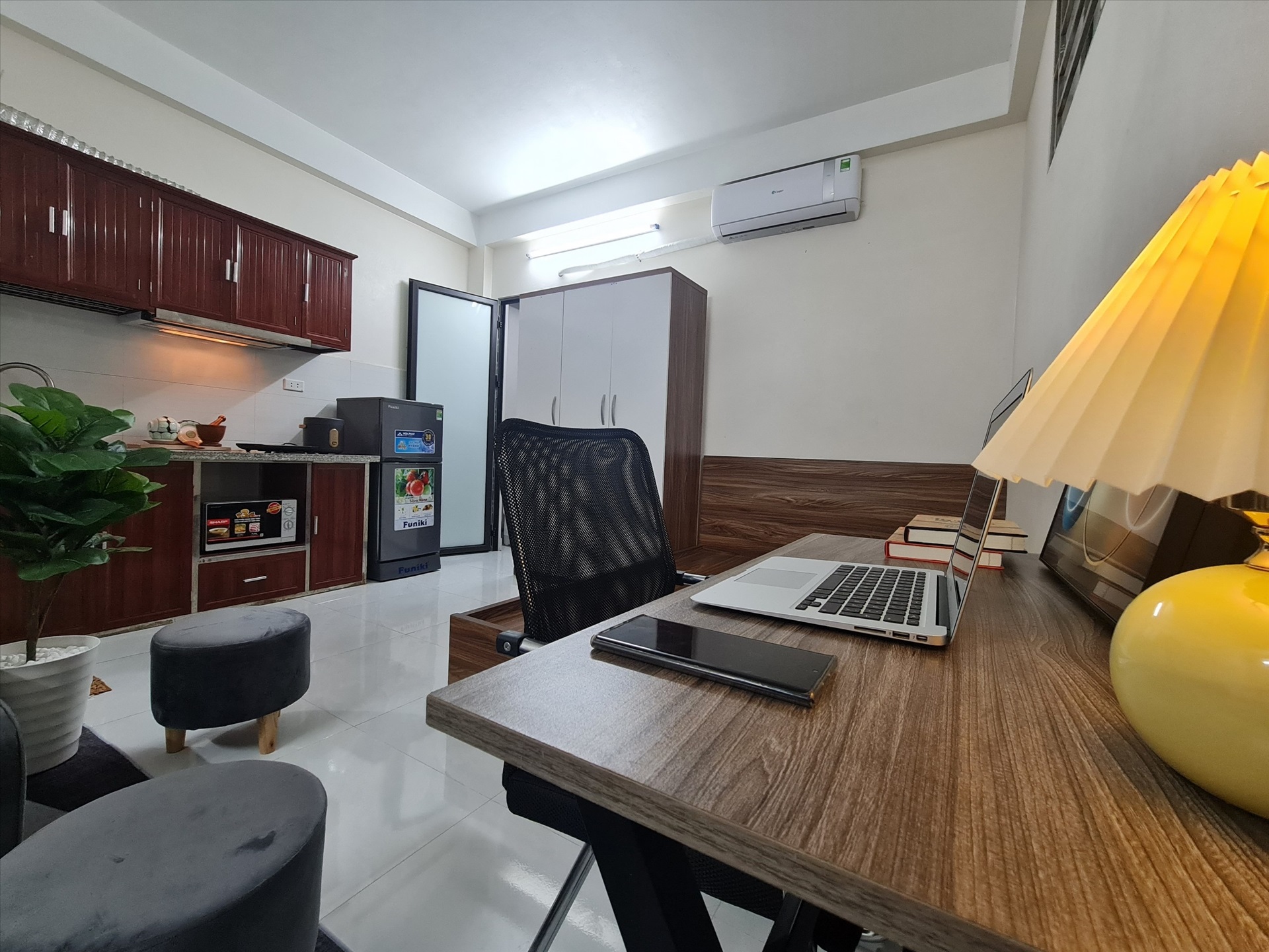 Phòng trọ Studio 40m2 tại THT Land Phạm Văn Đồng - Cầu Giấy - Phòng khách