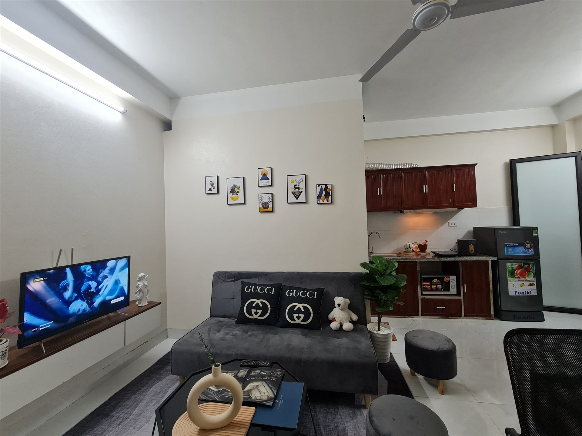 Phòng trọ Studio 40m2 tại THT Land Phạm Văn Đồng - Cầu Giấy - Phòng khách