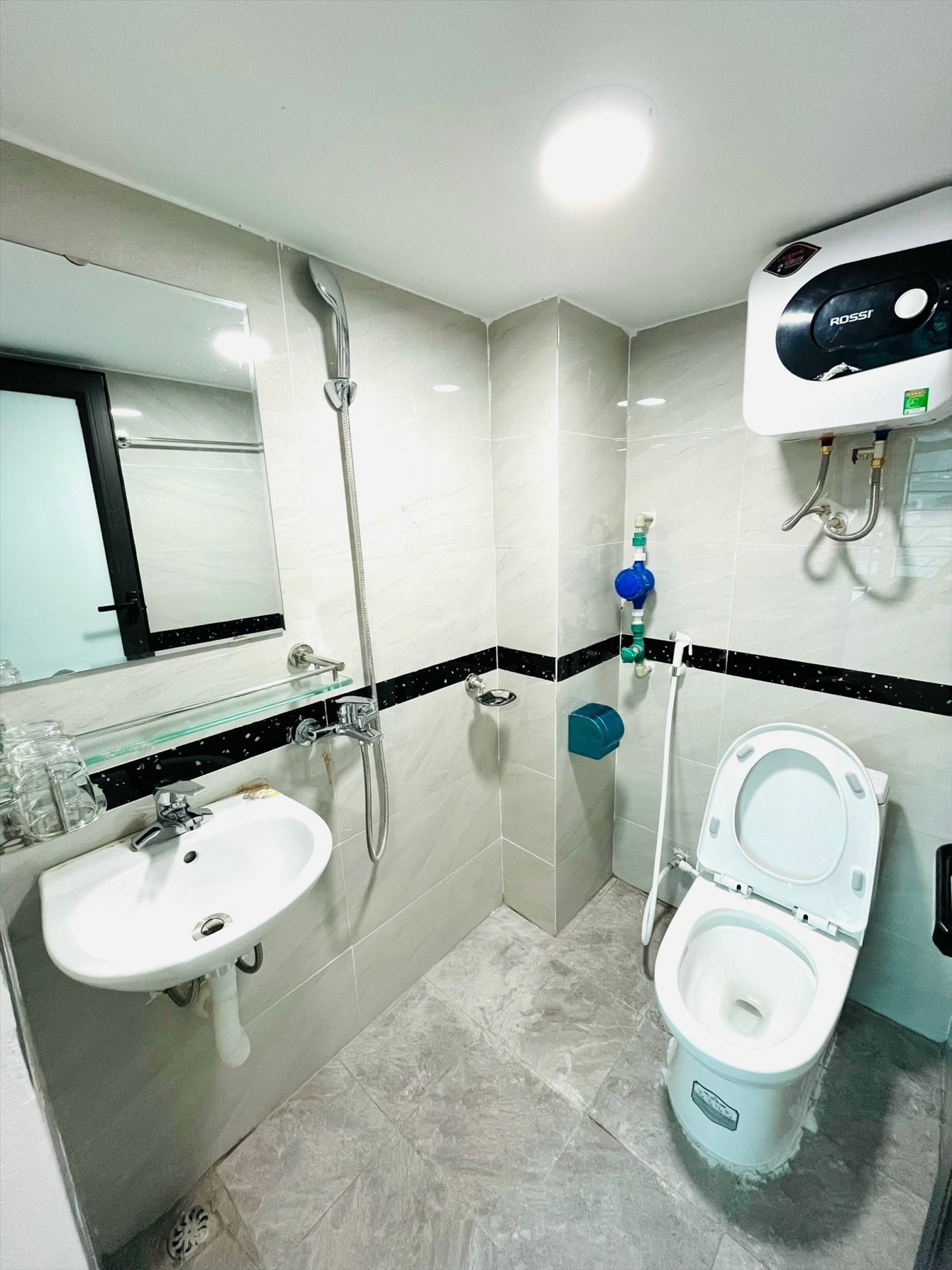 Phòng trọ Duplex 20m2 tại THT Land Mễ Trì Thượng - Nam Từ Liêm - Phòng tắm