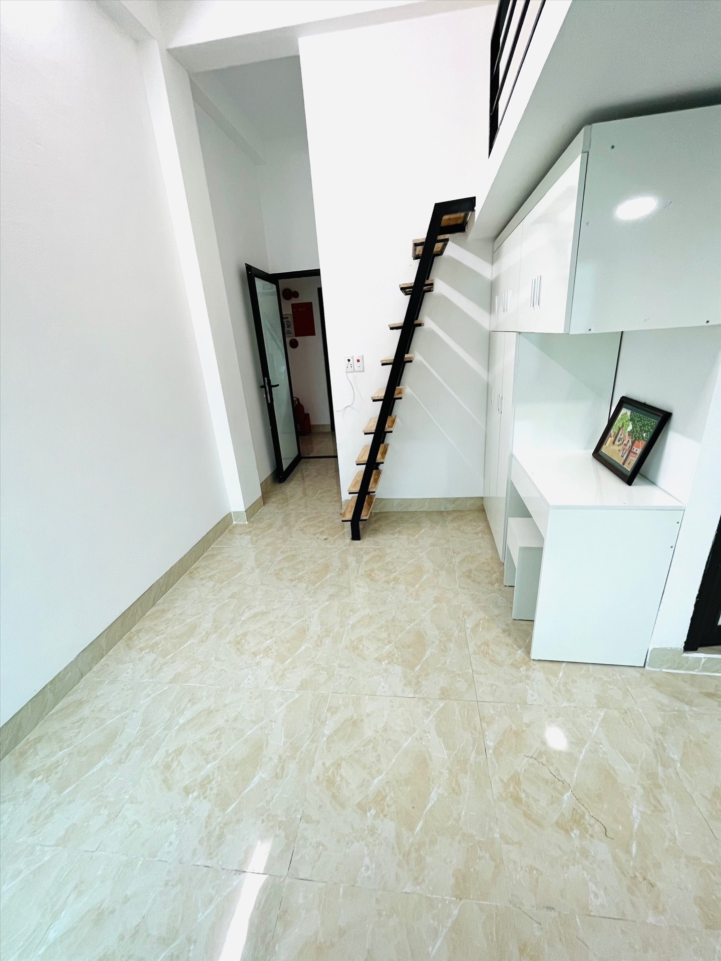 Phòng trọ Duplex 25m2 tại THT Land Mễ Trì Thượng - Nam Từ Liêm - Phòng khách