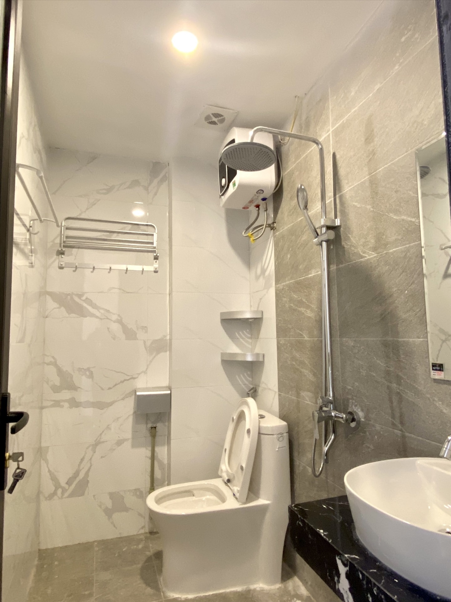 Phòng trọ Studio 25m2 tại THT Land Pháo Đài Láng - Đống Đa - Phòng tắm