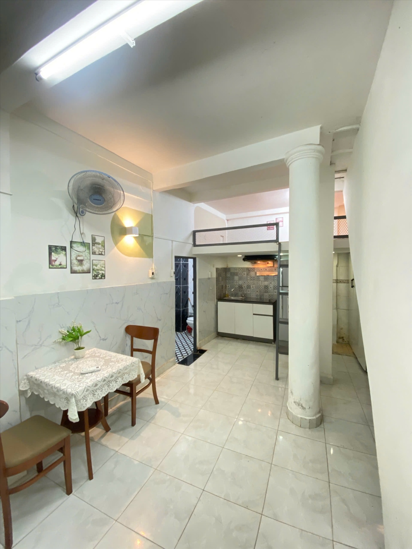 Phòng trọ Duplex 20m2 tại Jinjoo Home Cách Mạng Tháng Tám - Tân Bình - Phòng khách