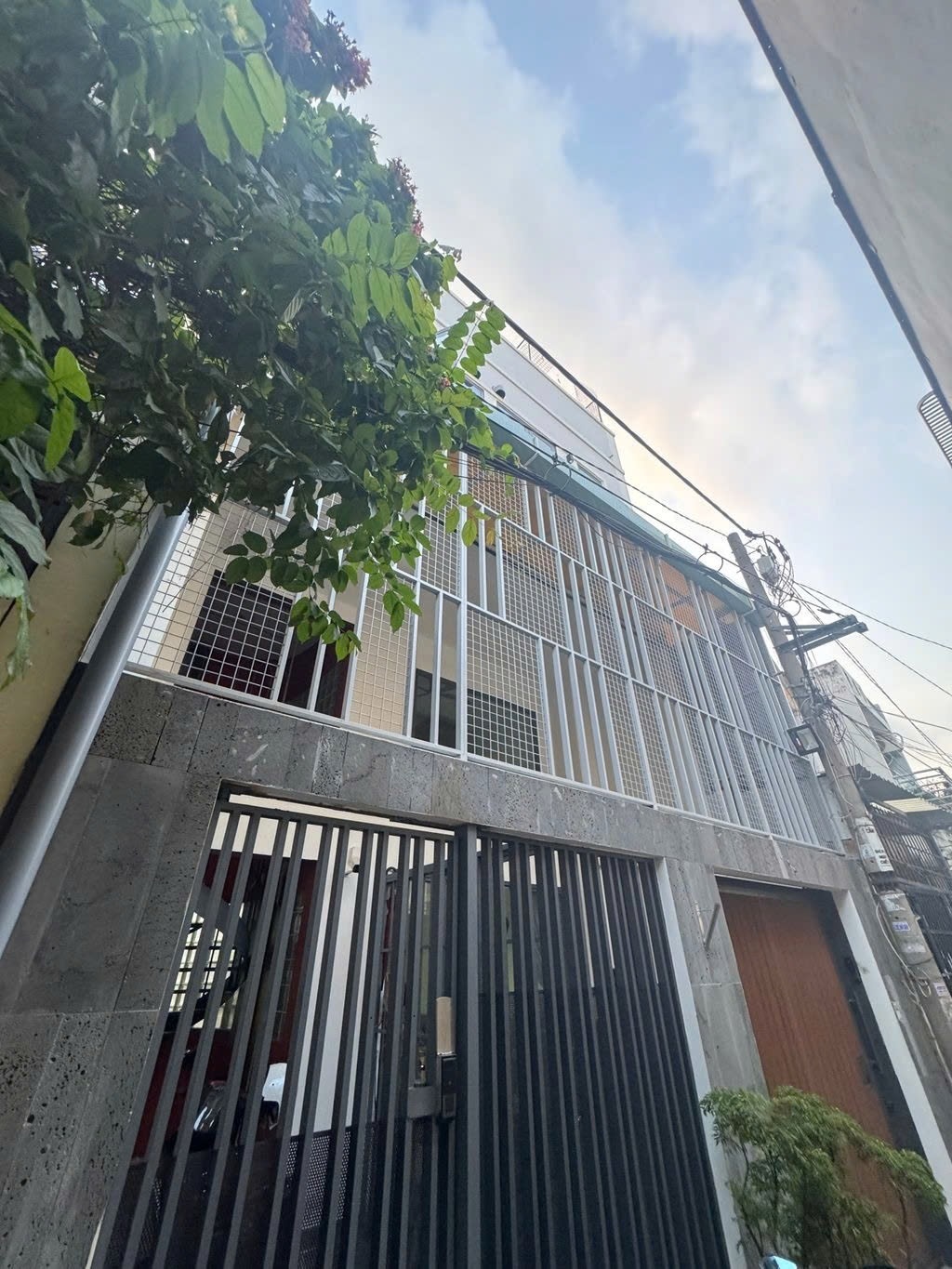 Phòng trọ PTC House Nguyễn Duy Cung - Gò Vấp - Toàn cảnh tòa nhà (*)