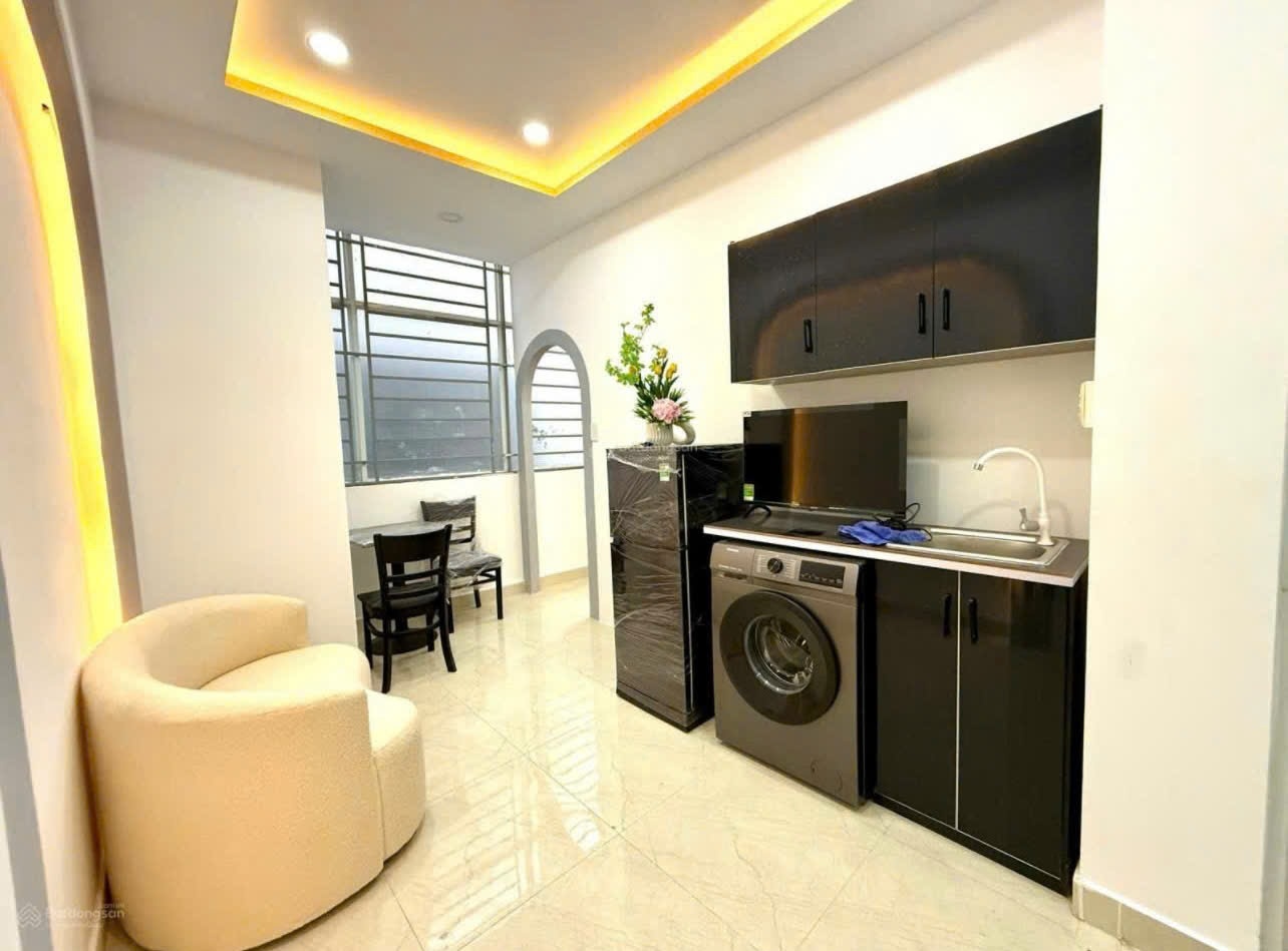 Phòng trọ 1 Phòng ngủ 25m2 tại LA Home Chử Đồng Tử - Tân Bình - Phòng khách