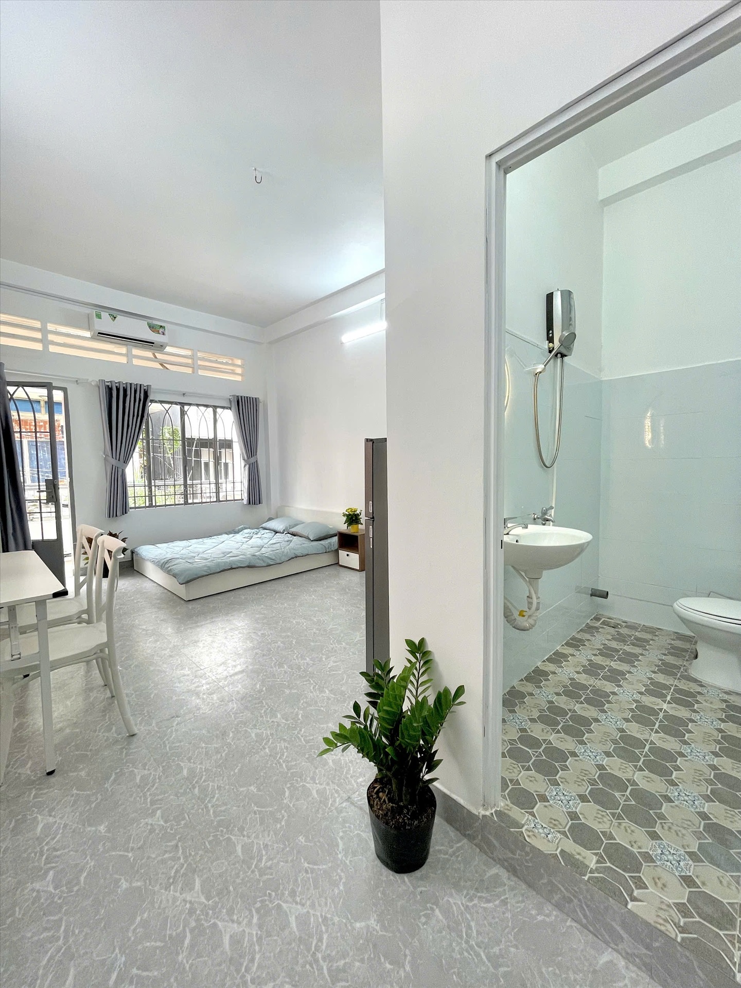 Phòng trọ AT Home Trương Hoàng Thanh - Tân Bình - Phòng (*)