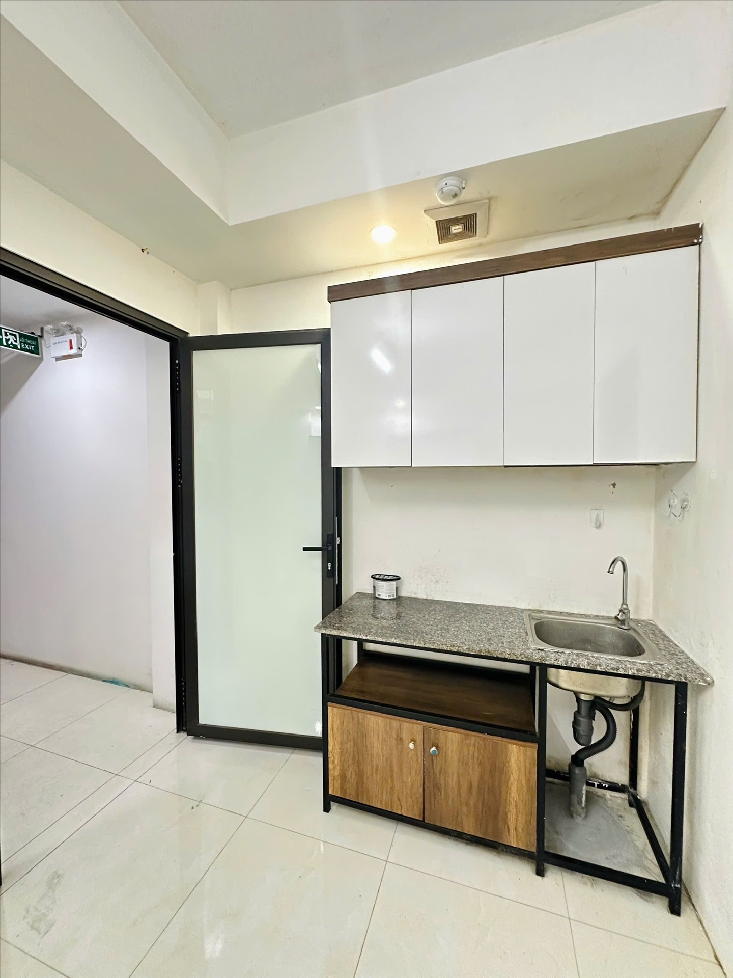 Phòng trọ Studio 20m2 tại TT House 1 Chùa Láng - Đống Đa - Phòng bếp