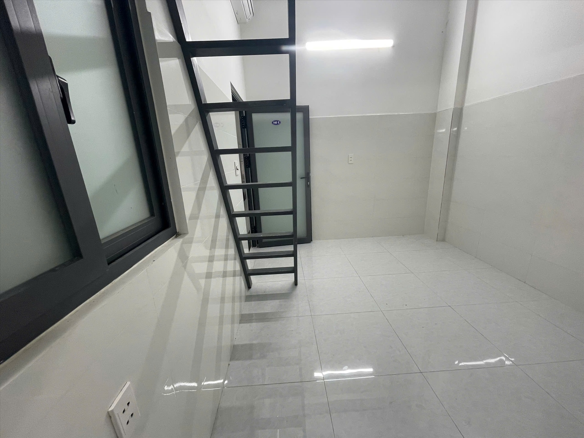 Phòng trọ Duplex 20m2 tại Jinjoo Home Trần Bá Giao - Gò Vấp - Phòng khách