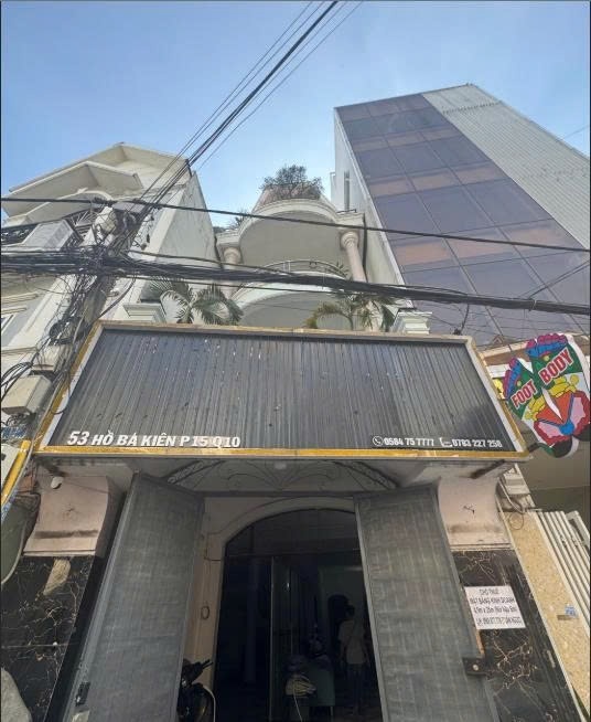 Phòng trọ PTC House Hồ Bá Kiện - Quận 10 - Toàn cảnh tòa nhà (*)