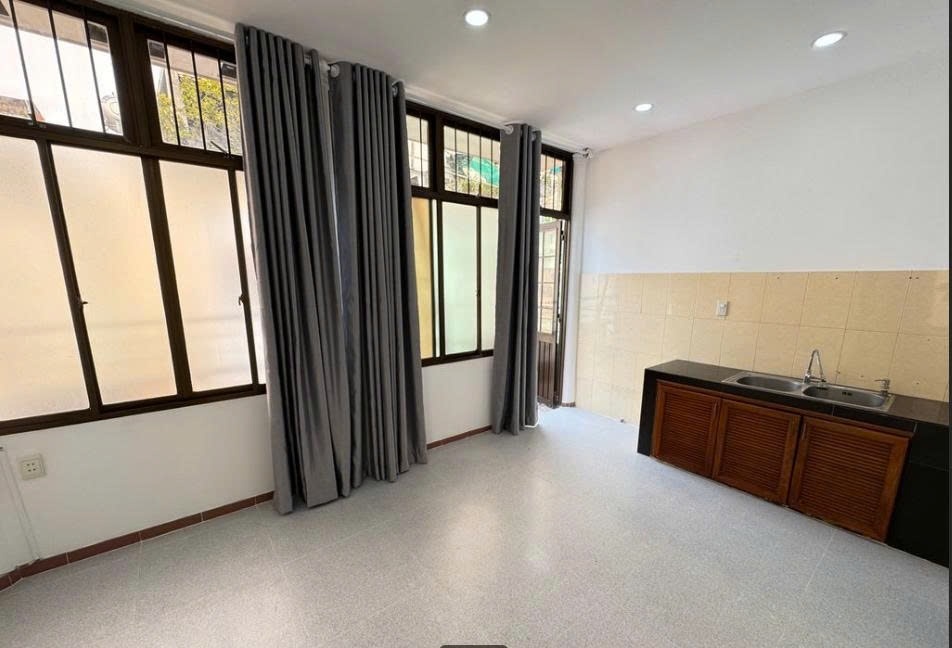 Phòng trọ Studio 28m2 tại PTC House Phan Đình Phùng - Phú Nhuận - Góc làm việc