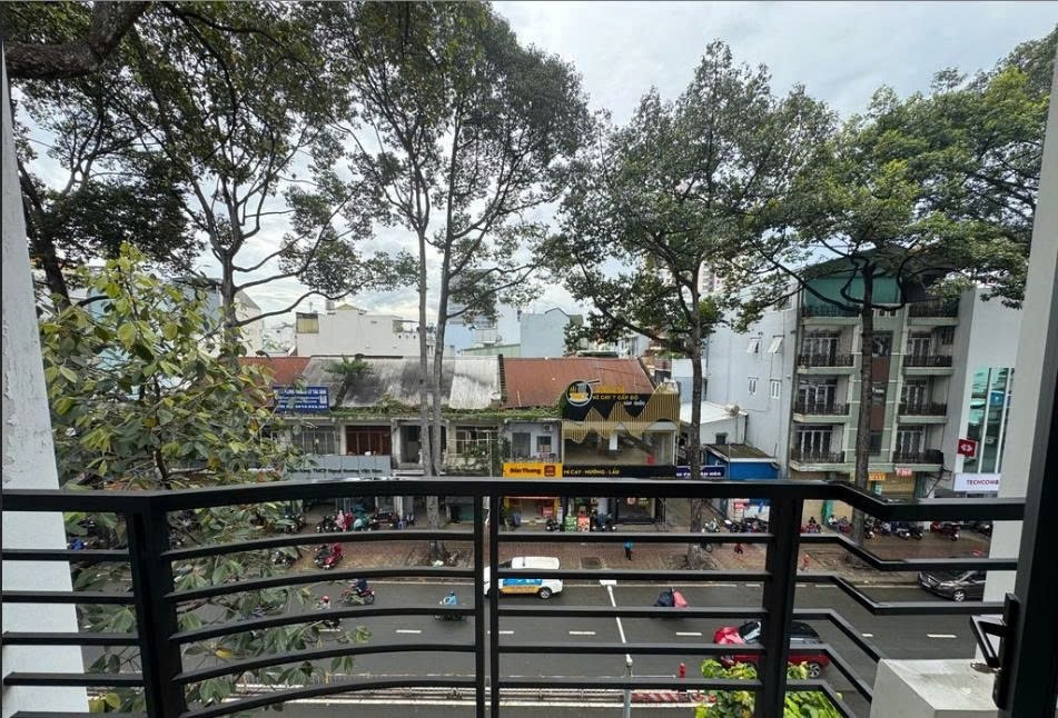 Phòng trọ 1 Phòng ngủ 40m2 tại PTC House 1 Trần Hưng Đạo - Quận 5 - Ban công