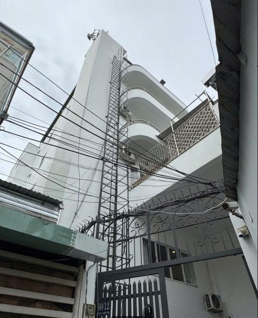 Phòng trọ PTC House Vạn Kiếp - Bình Thạnh - Toàn cảnh tòa nhà (*)