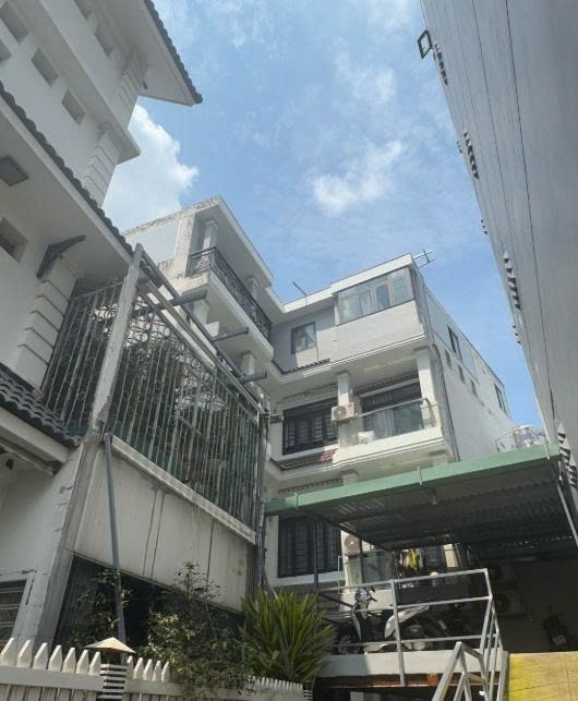 Phòng trọ PTC House Lê Lợi - Gò Vấp - Toàn cảnh tòa nhà (*)