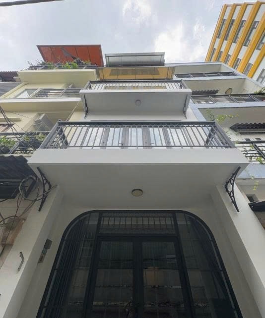 Phòng trọ PTC House 2 Trương Quyền - Quận 3 - Toàn cảnh tòa nhà (*)