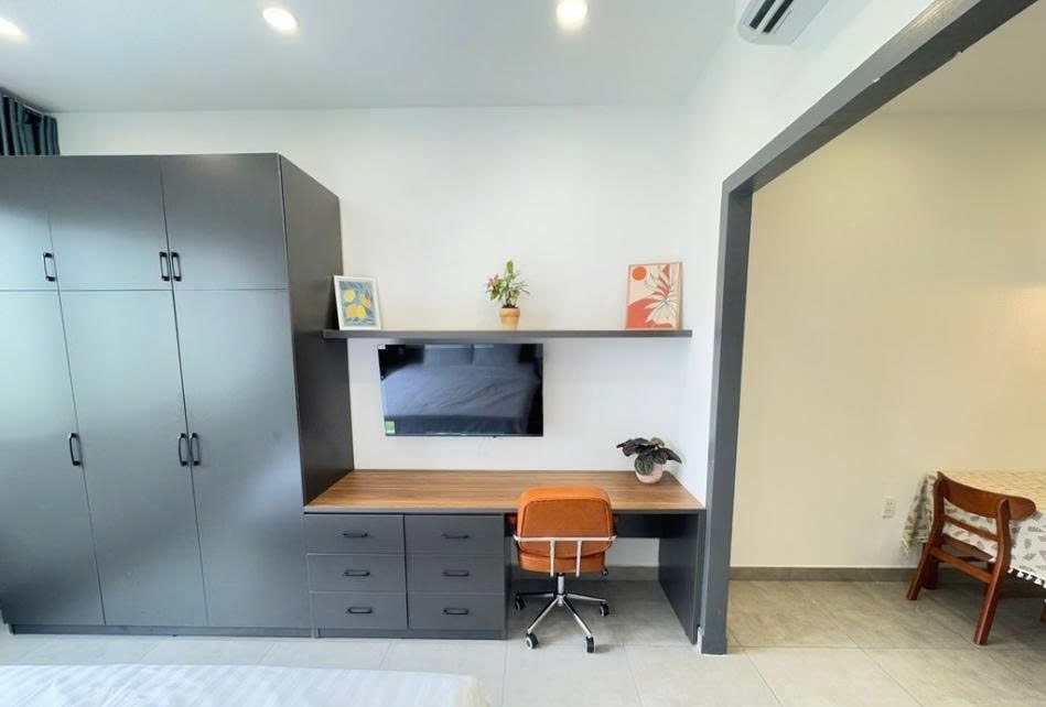 Phòng trọ 1 Phòng ngủ 40m2 tại PTC House 2 Trương Quyền - Quận 3 - Góc làm việc