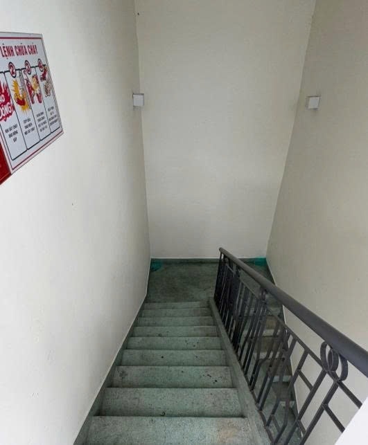 Phòng trọ Space Home Huỳnh Khương Ninh - Quận 1 - Khu cầu thang chung (*)