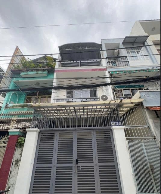 Phòng trọ PTC House Cách Mạng Tháng 8 - Tân Bình - Toàn cảnh tòa nhà (*)