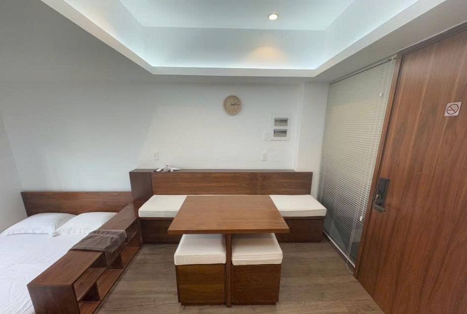 Phòng trọ Studio 35m2 tại PTC House Nguyễn Thái Học - Quận 1 - Phòng khách