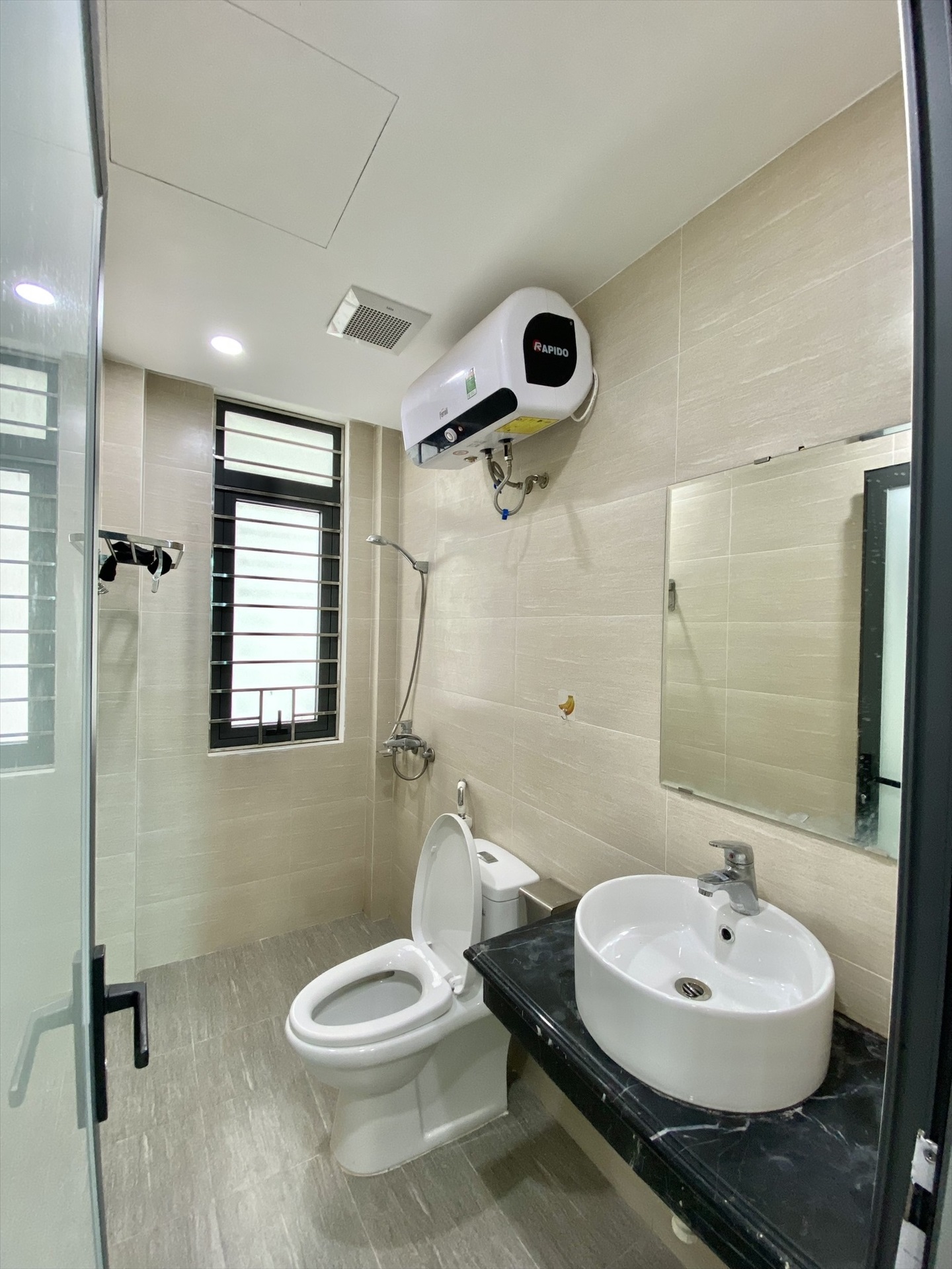 Phòng trọ 1 Phòng ngủ 35m2 tại Salahomes 3 Bùi Xương Trạch - Thanh Xuân - Phòng tắm