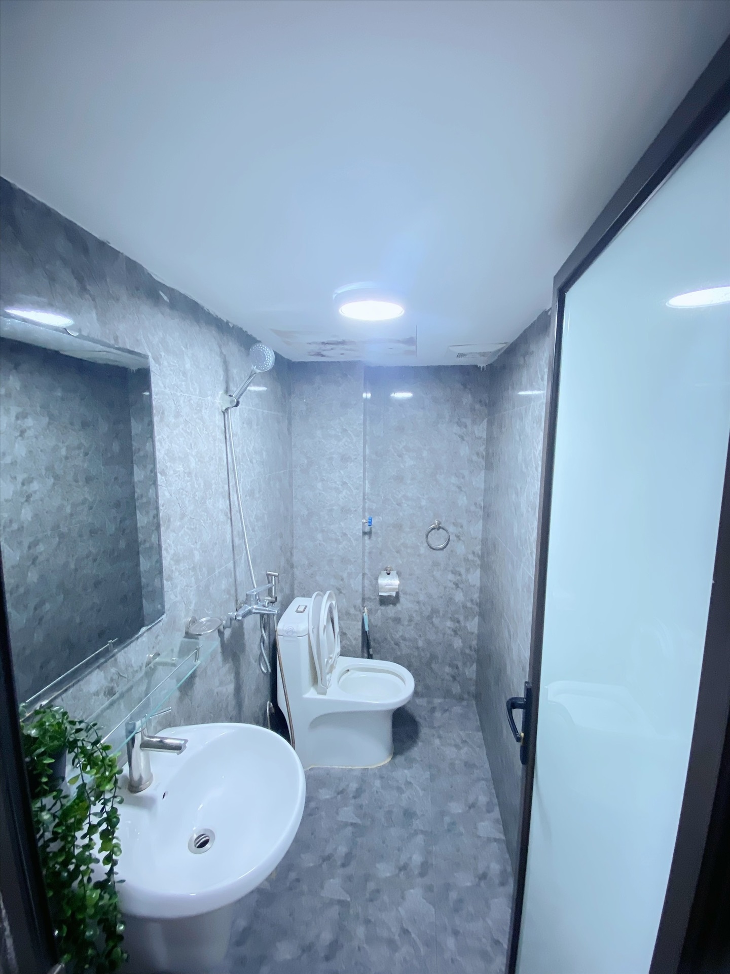 Phòng trọ Studio 22m2 tại Suha Home 1 Khương Đình - Thanh Xuân - Phòng tắm