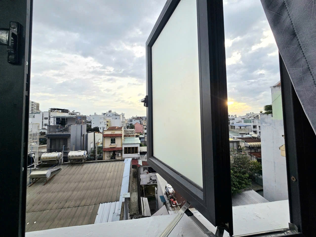 Phòng trọ Duplex 20m2 tại Jinjoo Home Trần Văn Ðang - Quận 3 - Phòng khách