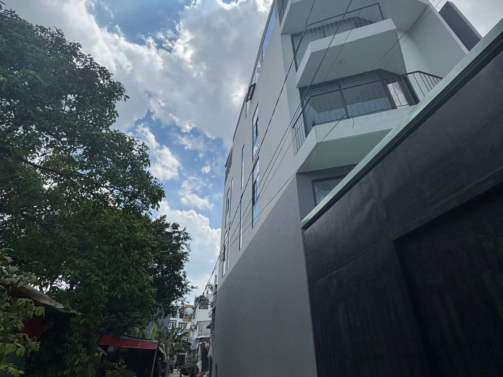 Phòng trọ PTC House Đường 49 - Thủ Đức - Toàn cảnh tòa nhà (*)