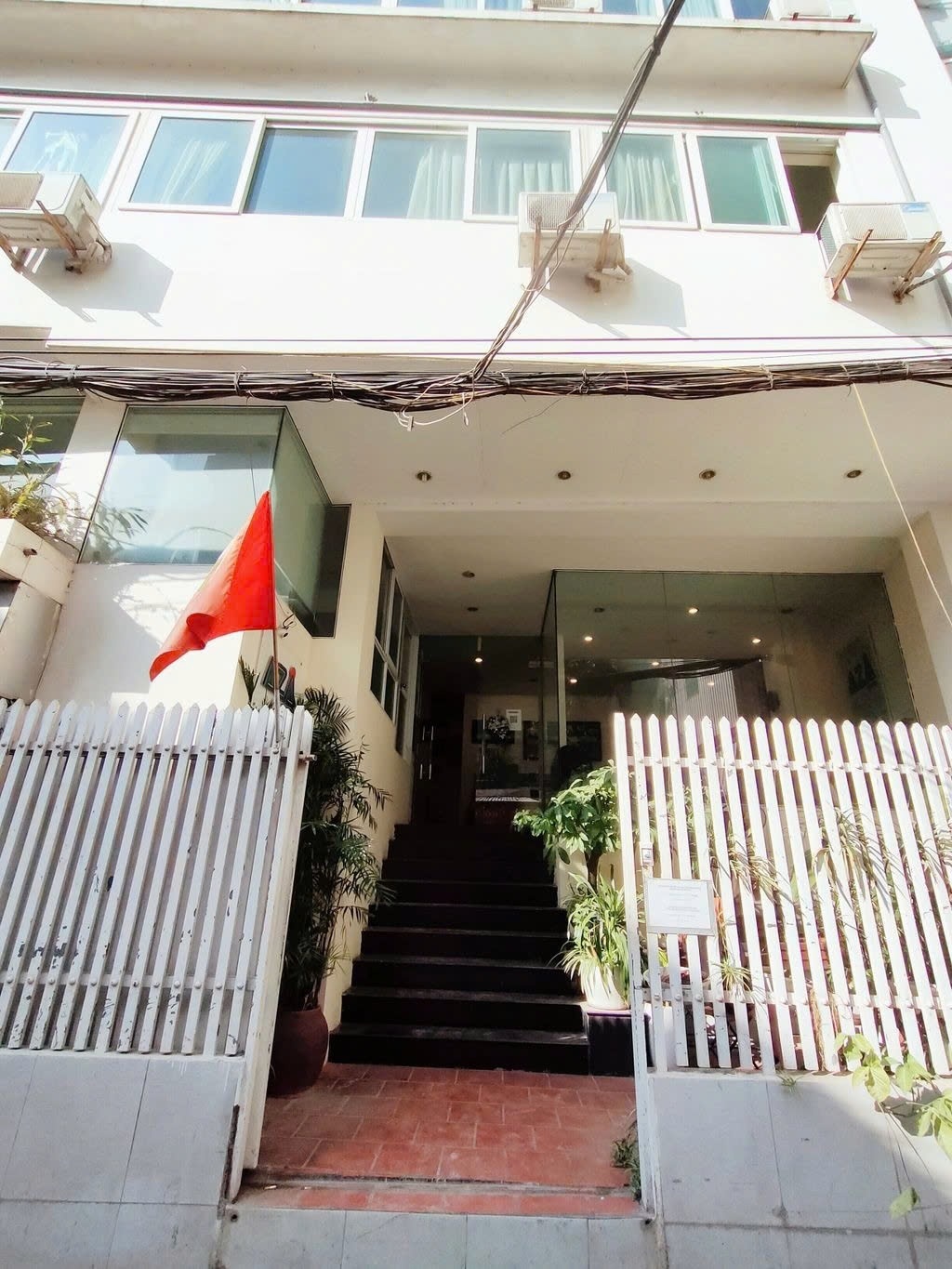 Phòng trọ PTC House Lạc Long Quân - Cầu Giấy  - Toàn cảnh tòa nhà (*)