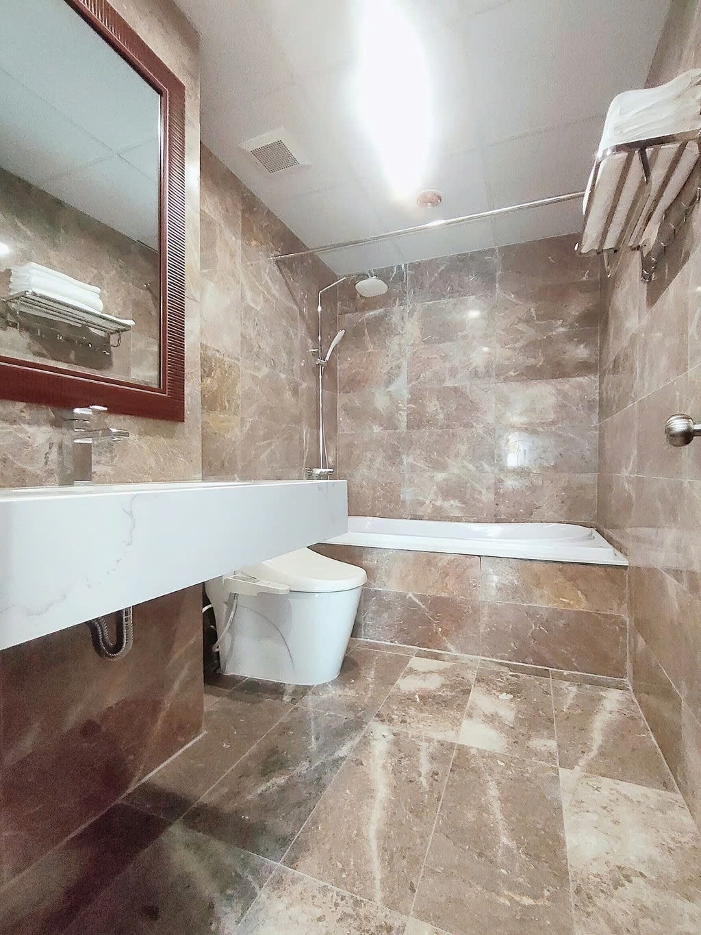 Phòng trọ Studio 45m2 tại PTC House 1 Kim Mã Thượng - Ba Đình  - Phòng tắm