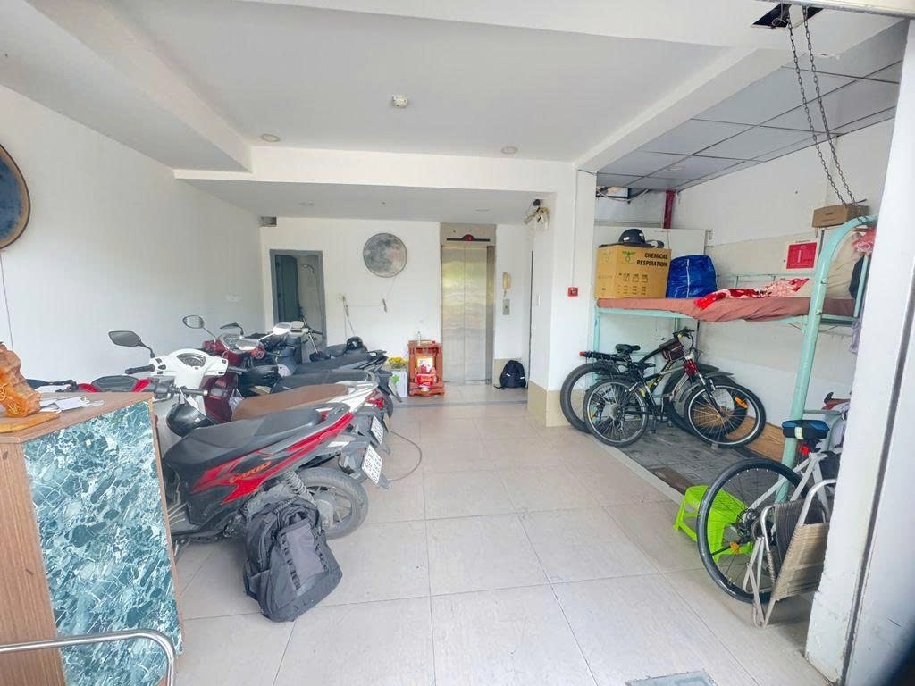 Phòng trọ CM House Trường Sa - Quận 3 - Khu để xe (*)