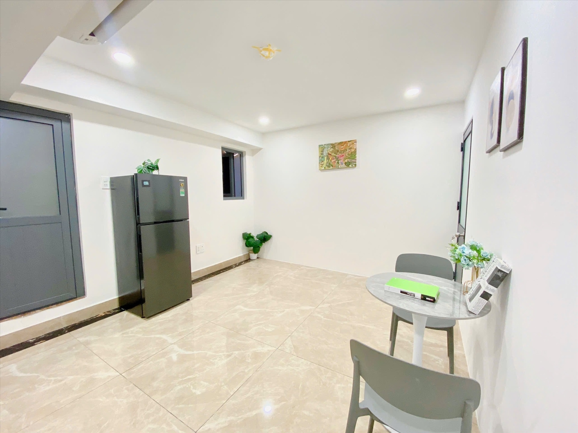 Phòng trọ 1 Phòng ngủ 35m2 tại Yolo House Võ Thành Trang - Tân Bình - Phòng khách