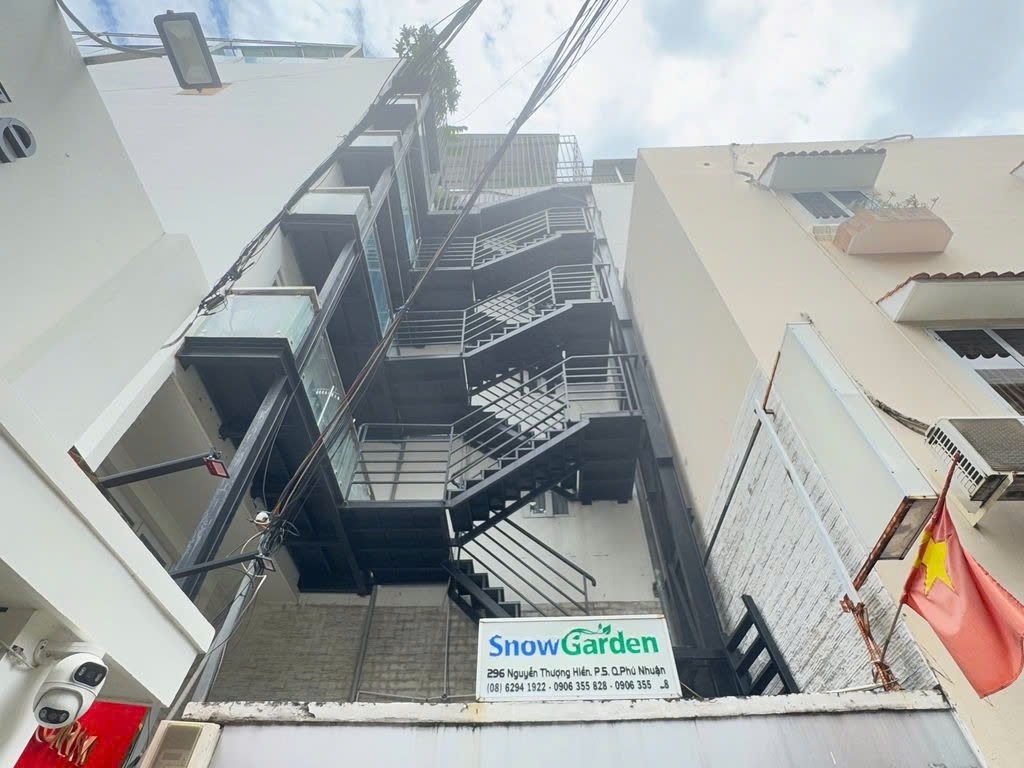 Phòng trọ PTC House 2 Nguyễn Thượng Hiền - Phú Nhuận  - Toàn cảnh tòa nhà (*)