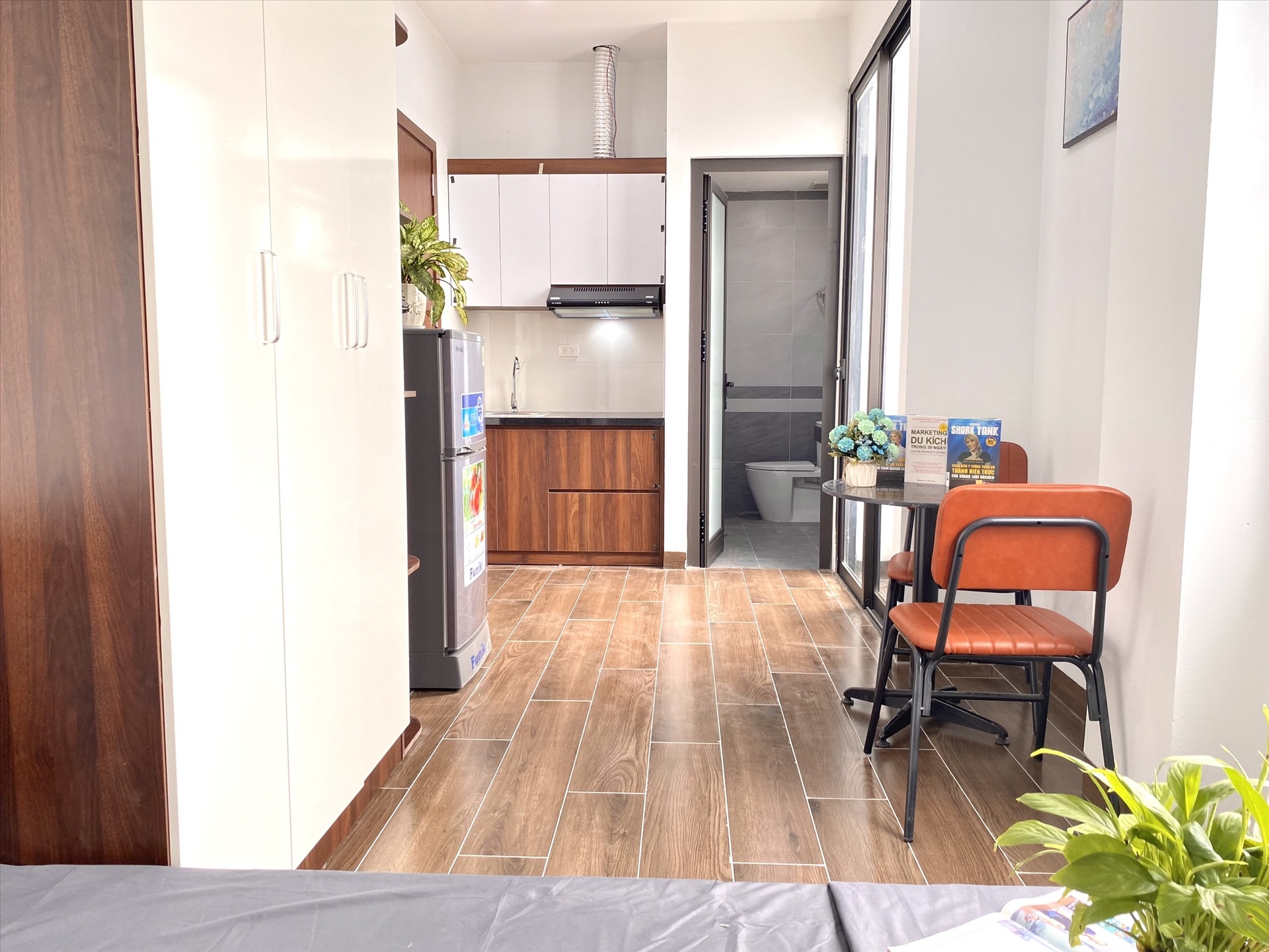 Phòng trọ Studio 20m2 tại Suha Home Mễ Trì Hạ - Nam Từ Liêm - Phòng khách