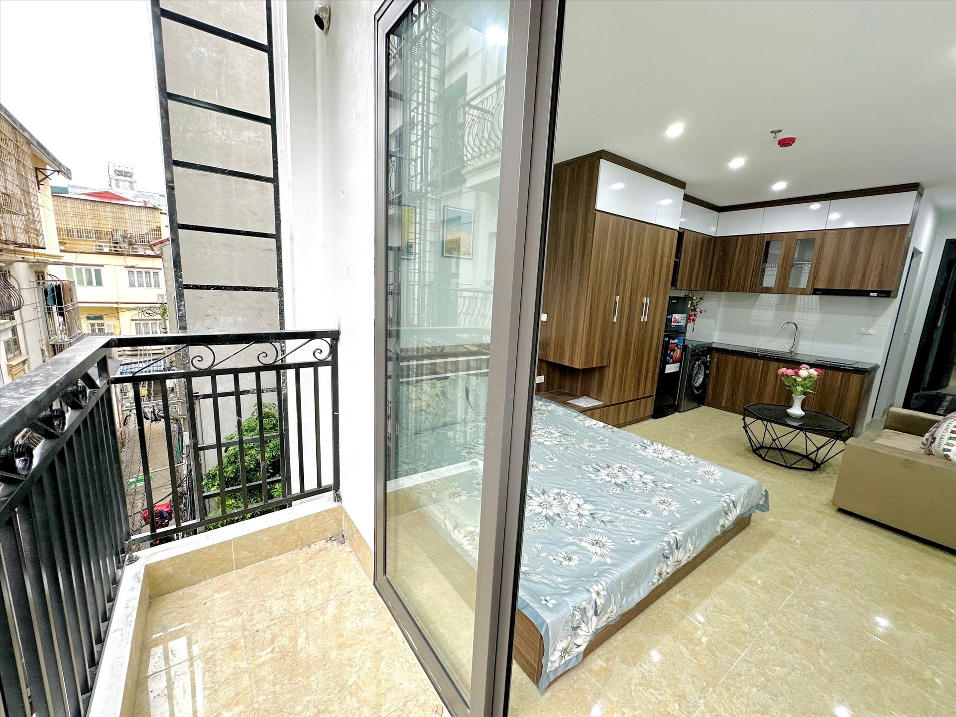 Phòng trọ Studio 35m2 tại TT House Nguyễn Khang - Cầu Giấy - Ban công