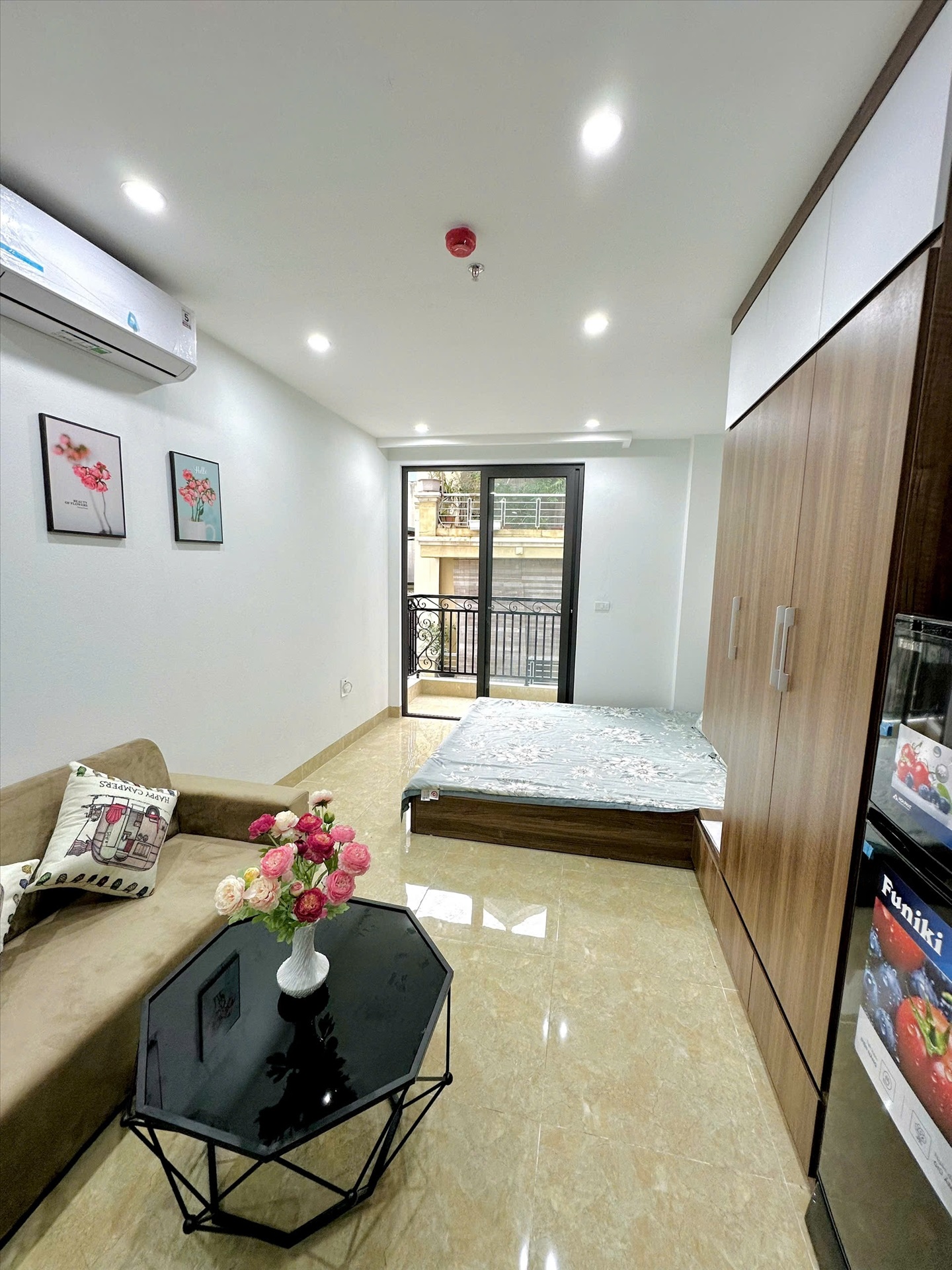 Phòng trọ Studio 35m2 tại TT House Nguyễn Khang - Cầu Giấy - Phòng khách