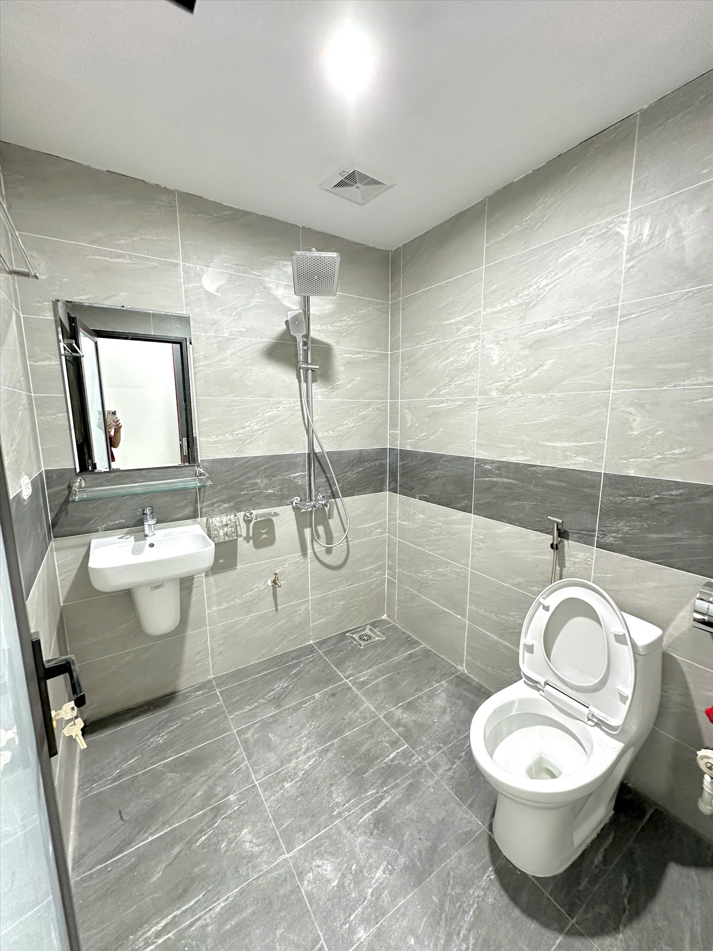 Phòng trọ Studio 35m2 tại TT House Nguyễn Khang - Cầu Giấy - Phòng tắm