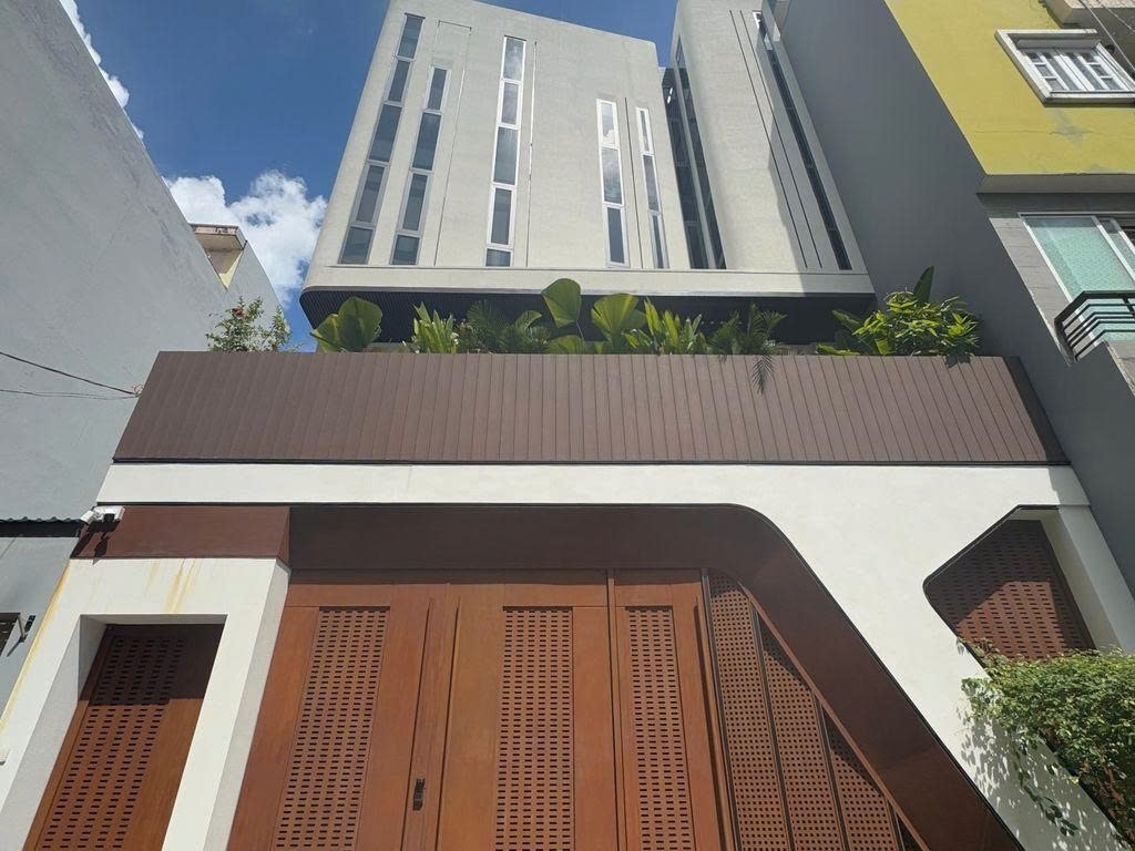 Phòng trọ PTC House 4 Nguyễn Kiệm - Phú Nhuận  - Toàn cảnh tòa nhà (*)