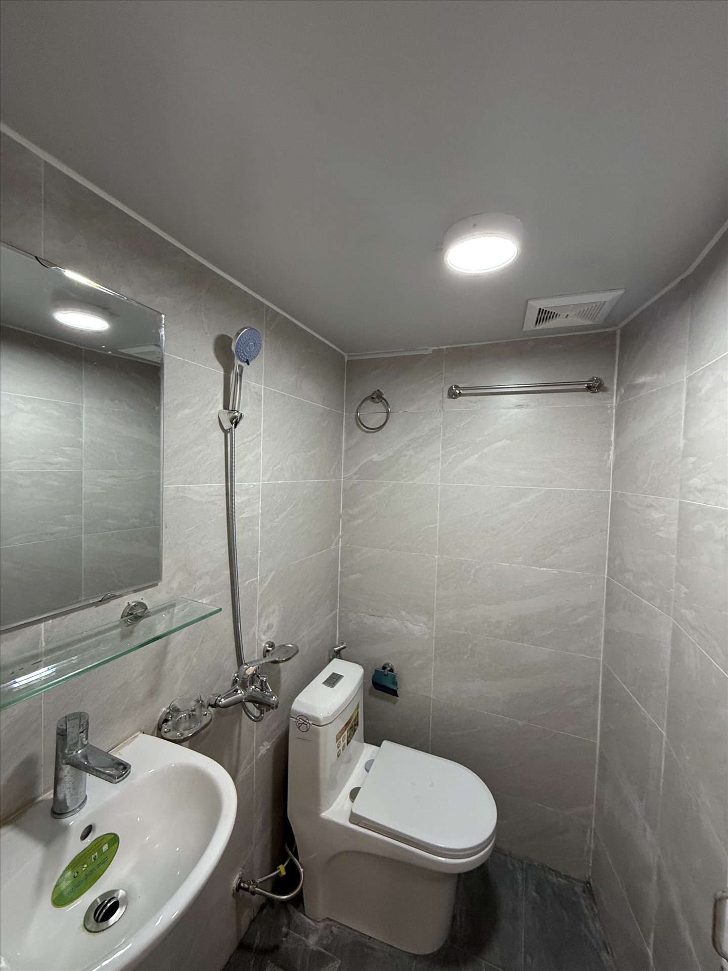 Phòng trọ Studio 25m2 tại TH Apartment 1 Đình Thôn - Nam Từ Liêm - Phòng tắm