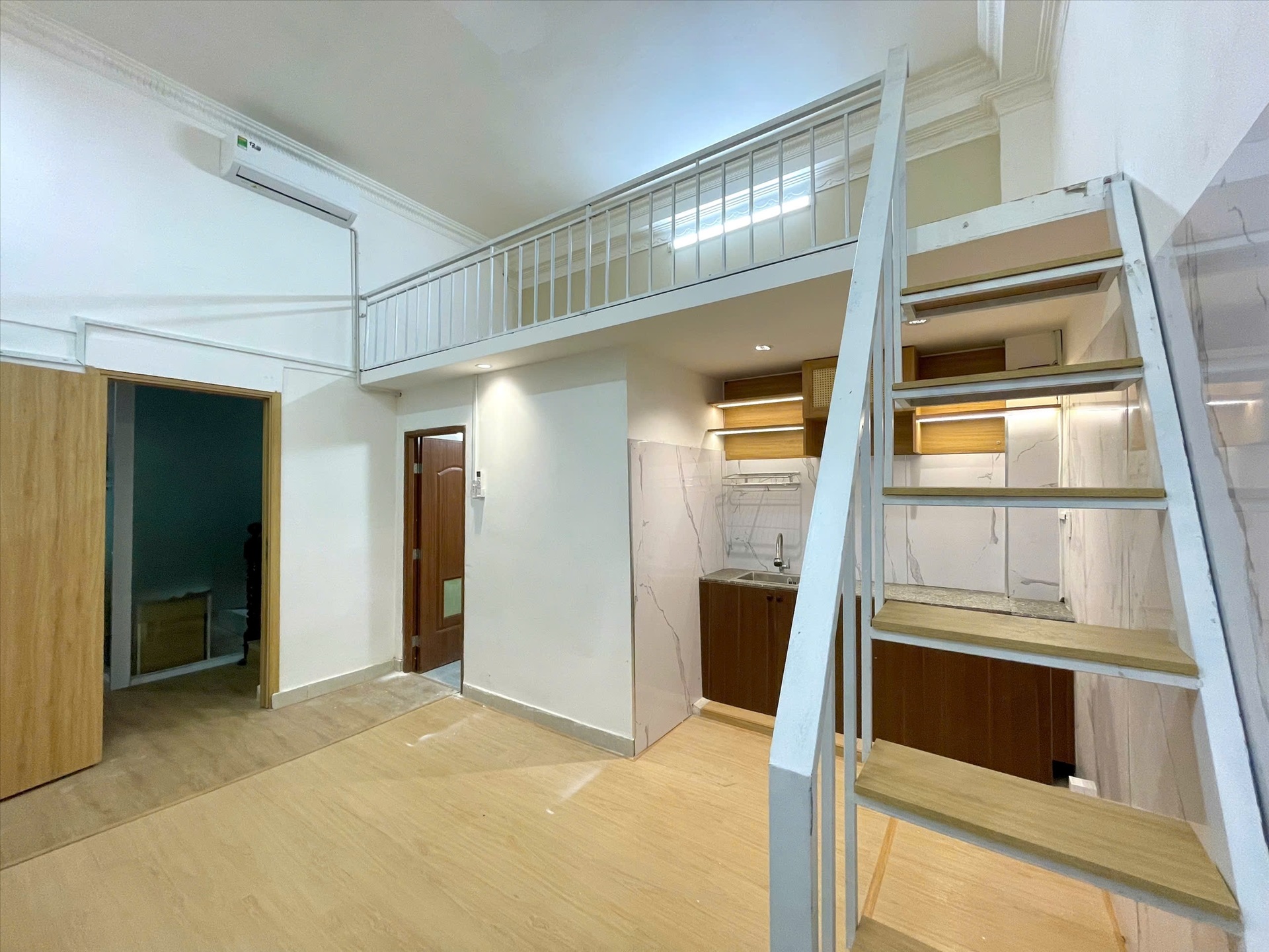 Phòng trọ Duplex 25m2 tại Jinjoo Home Nguyễn Hữu Cảnh - Bình Thạnh - Phòng khách