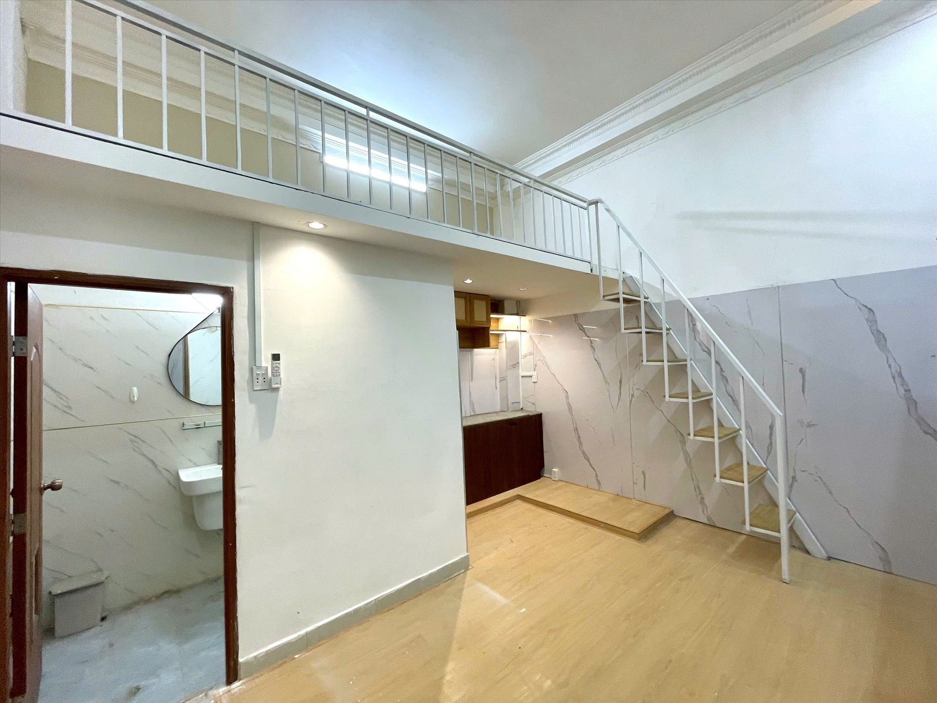 Phòng trọ Duplex 25m2 tại Jinjoo Home Nguyễn Hữu Cảnh - Bình Thạnh - Phòng khách