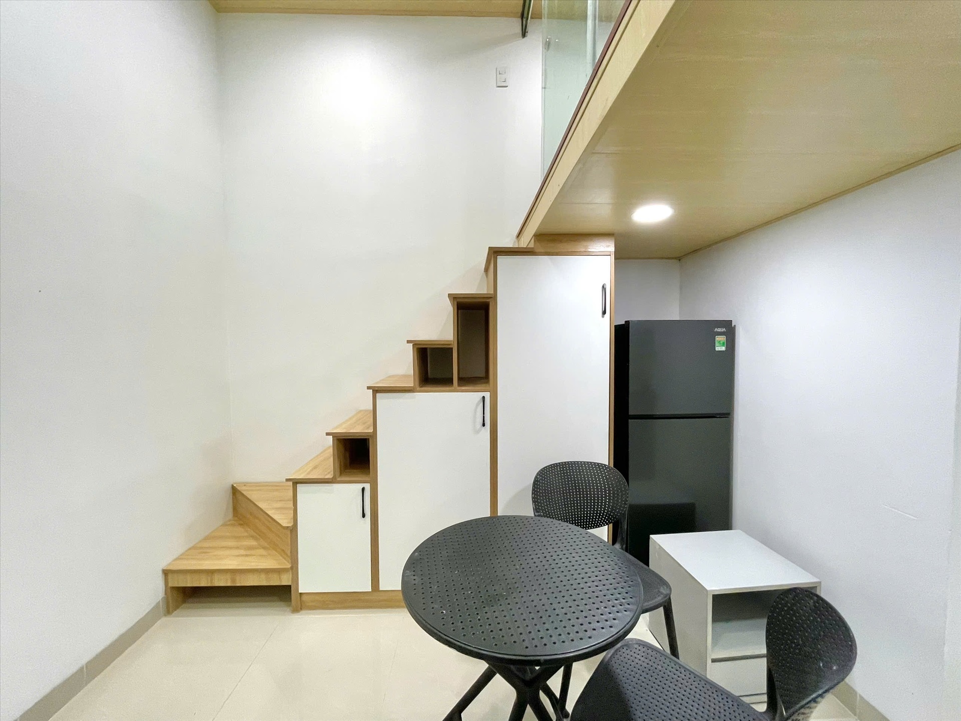 Phòng trọ Duplex 25m2 tại Jinjoo Home Ngô Tất Tố - Bình Thạnh - Phòng khách