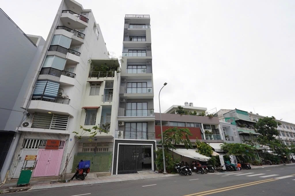 Phòng trọ PTC House 2 Hương Giang - Quận 10  - Toàn cảnh tòa nhà (*)