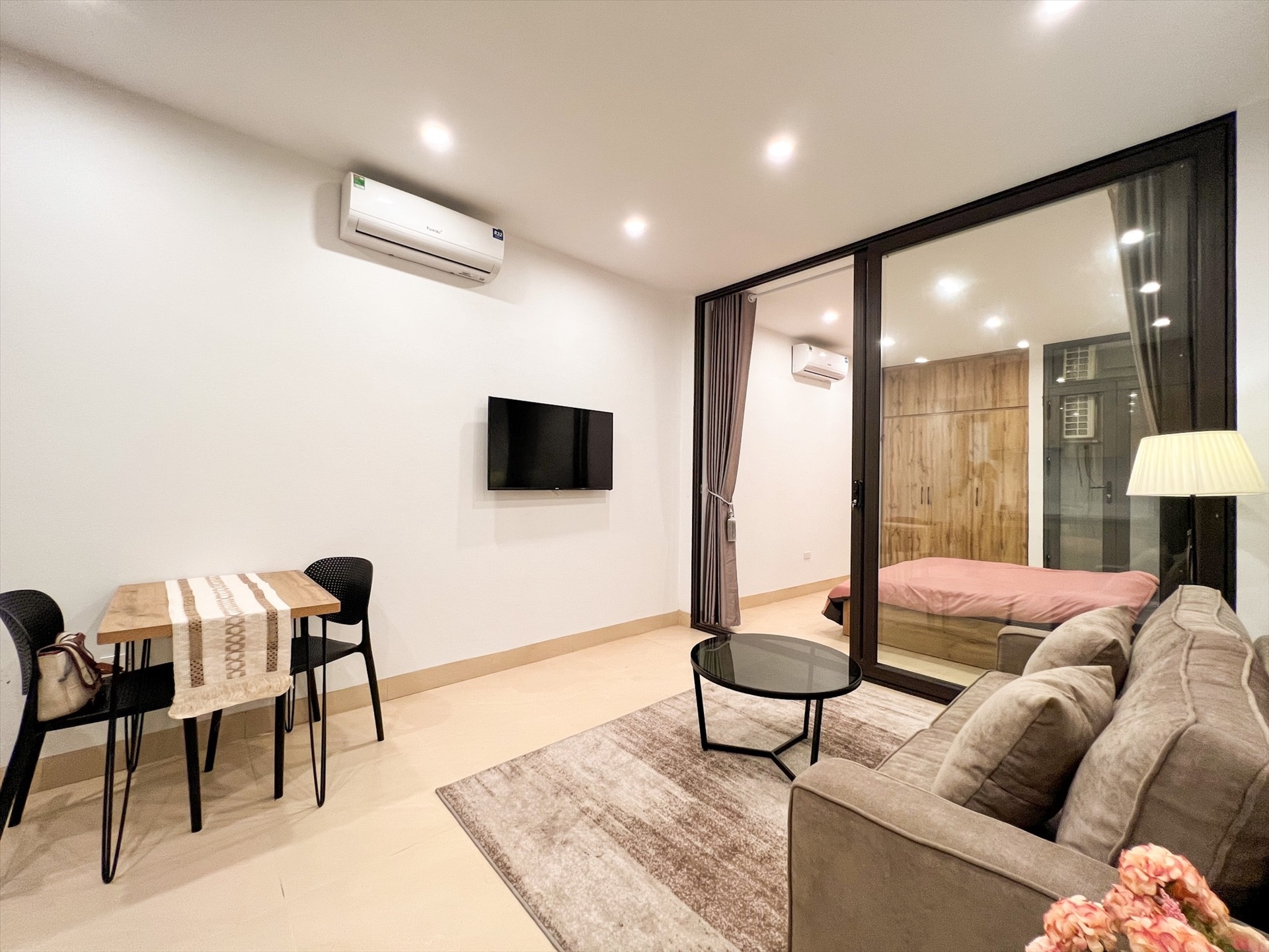 Phòng trọ Studio 45m2 tại Nine House 3 Kim Mã - Ba Đình - Phòng khách