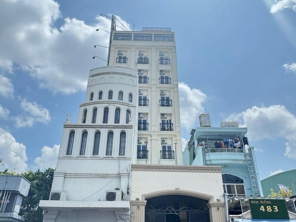 Phòng trọ PTC House 5 Nguyễn Kiệm - Phú Nhuận  - Toàn cảnh tòa nhà (*)