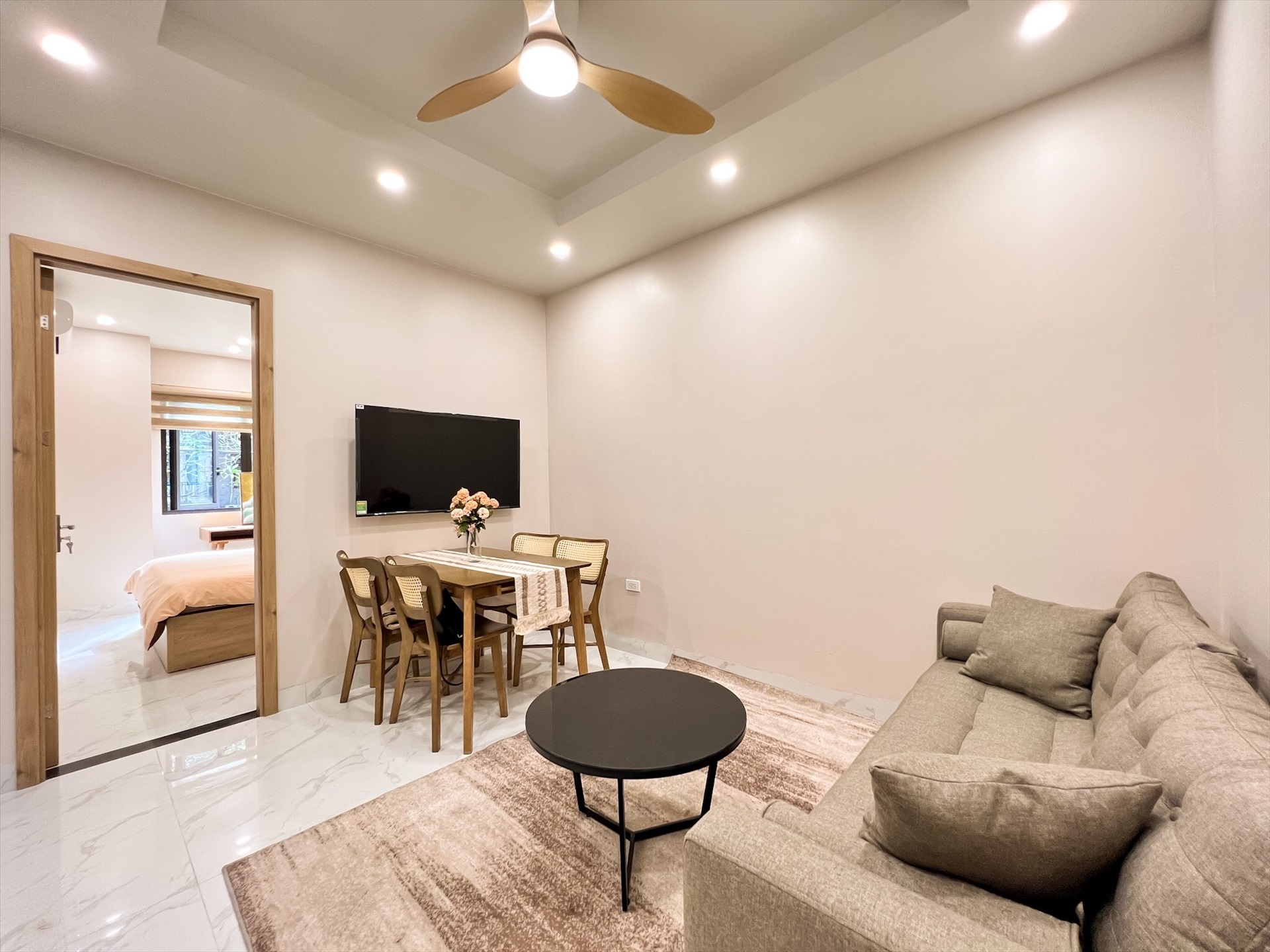 Phòng trọ 2 Phòng ngủ 60m2 tại Nine House Đội Cấn - Ba Đình - Phòng khách