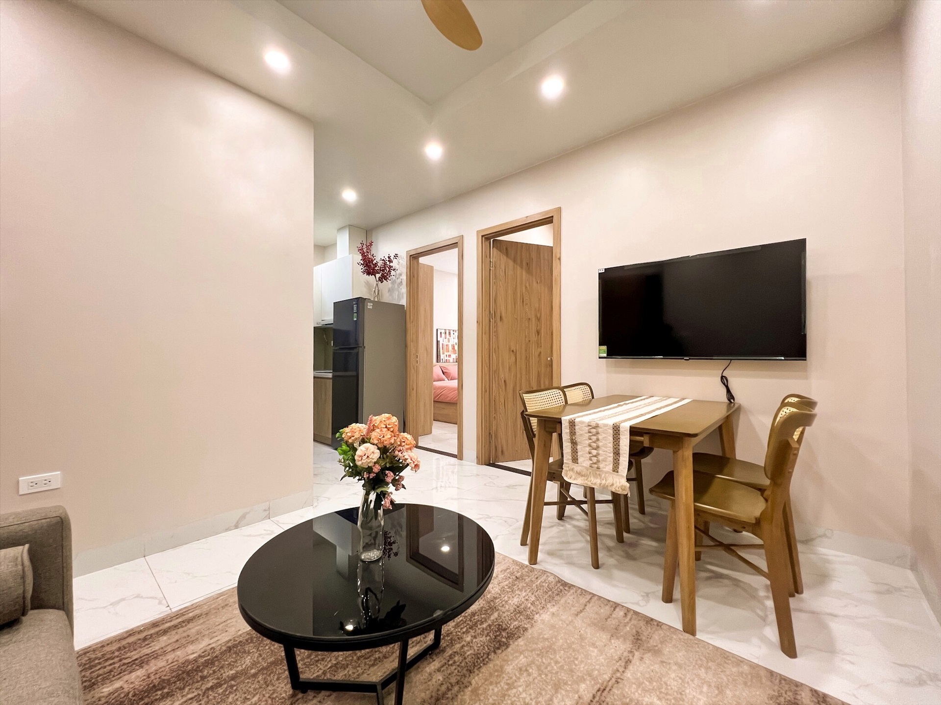 Phòng trọ 2 Phòng ngủ 60m2 tại Nine House Đội Cấn - Ba Đình - Phòng khách