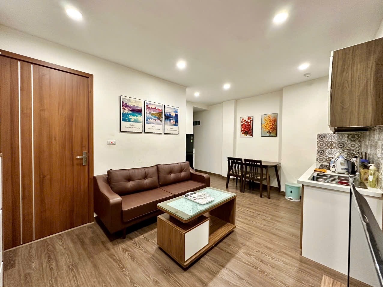 Phòng trọ 1 Phòng ngủ 40m2 tại Nine House Đào Tấn - Ba Đình - Phòng khách