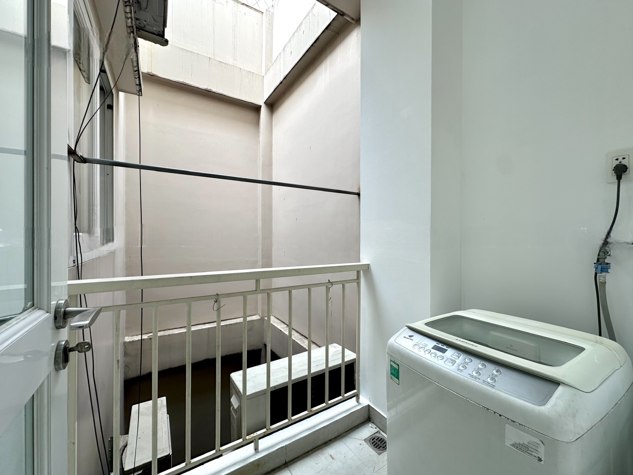 Phòng trọ 1 Phòng ngủ 50m2 tại John Tran House Sầm Sơn - Tân Bình - Ban công