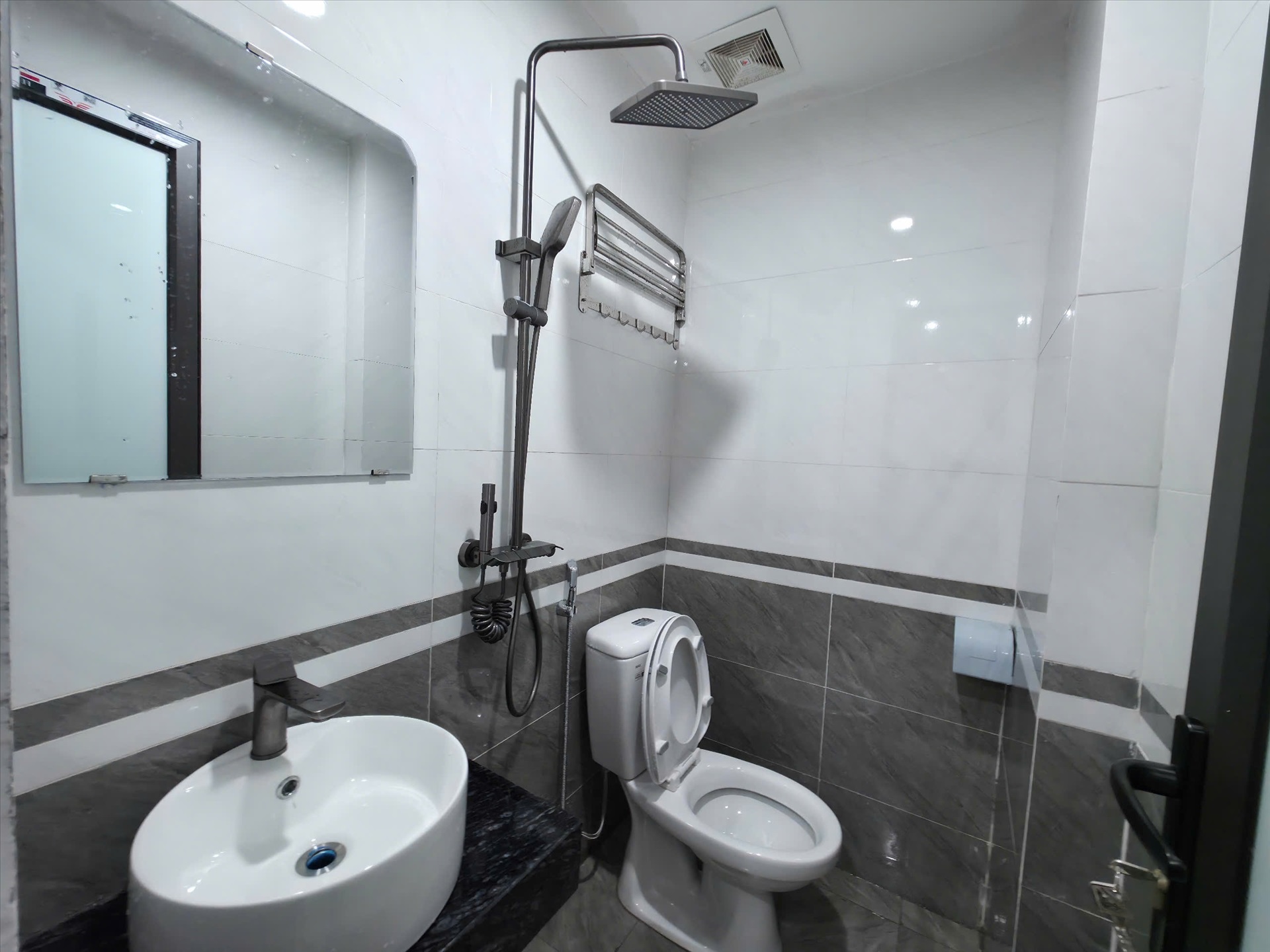 Phòng trọ 1 Phòng ngủ 35m2 tại AT Condo Kim Mã - Ba Đình - Phòng tắm