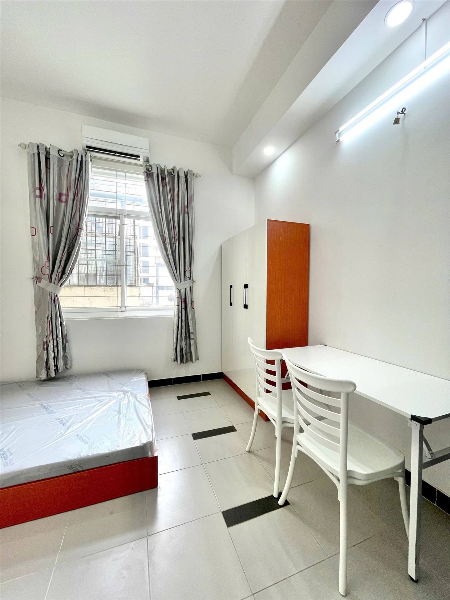 Phòng trọ AT Home Cao Thắng - Quận 3 - Phòng (*)